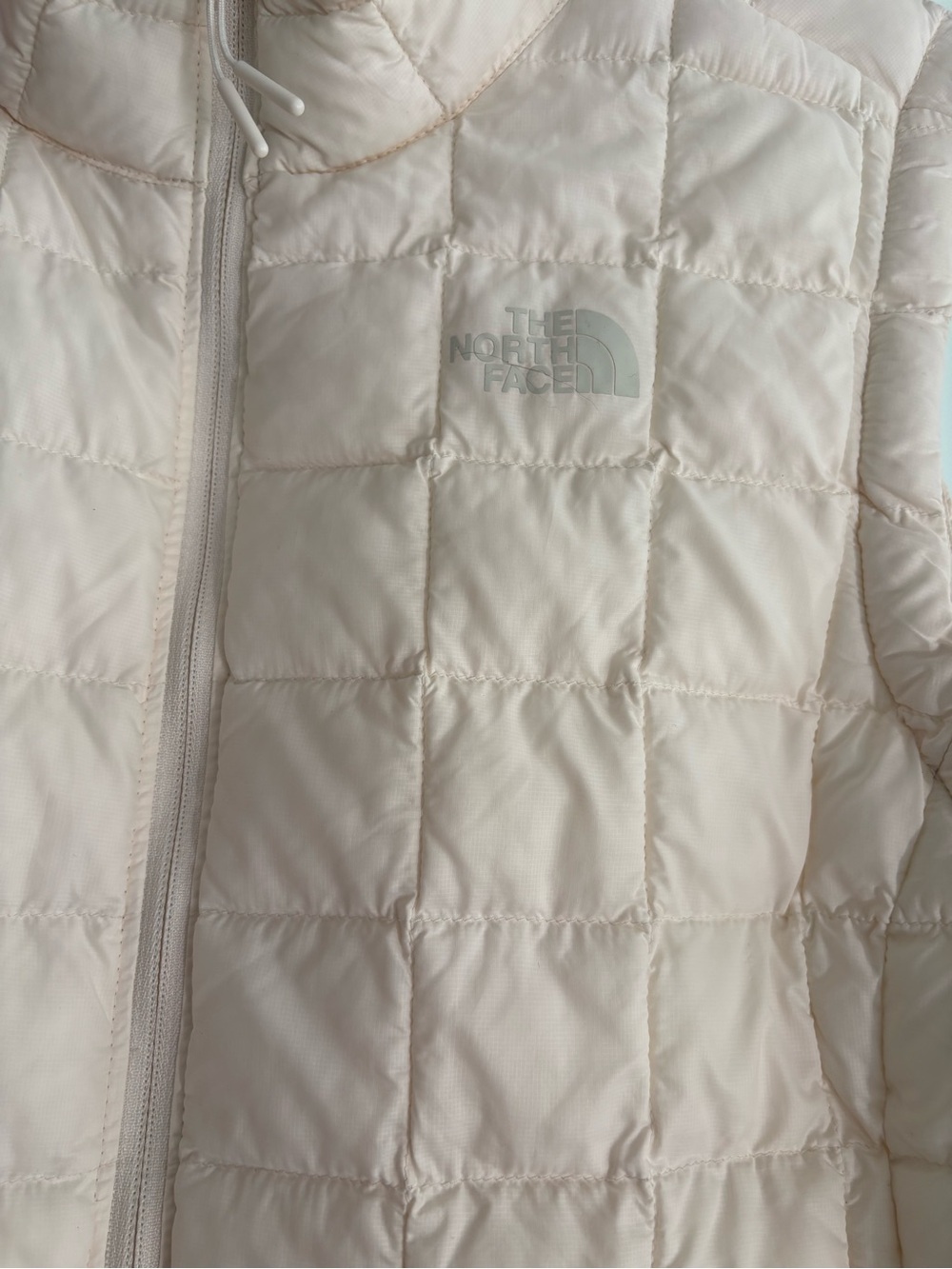 The North Face ThermoBall White Quilted Packable Puffer Vest Size L Activewear - Picture 5 of 7